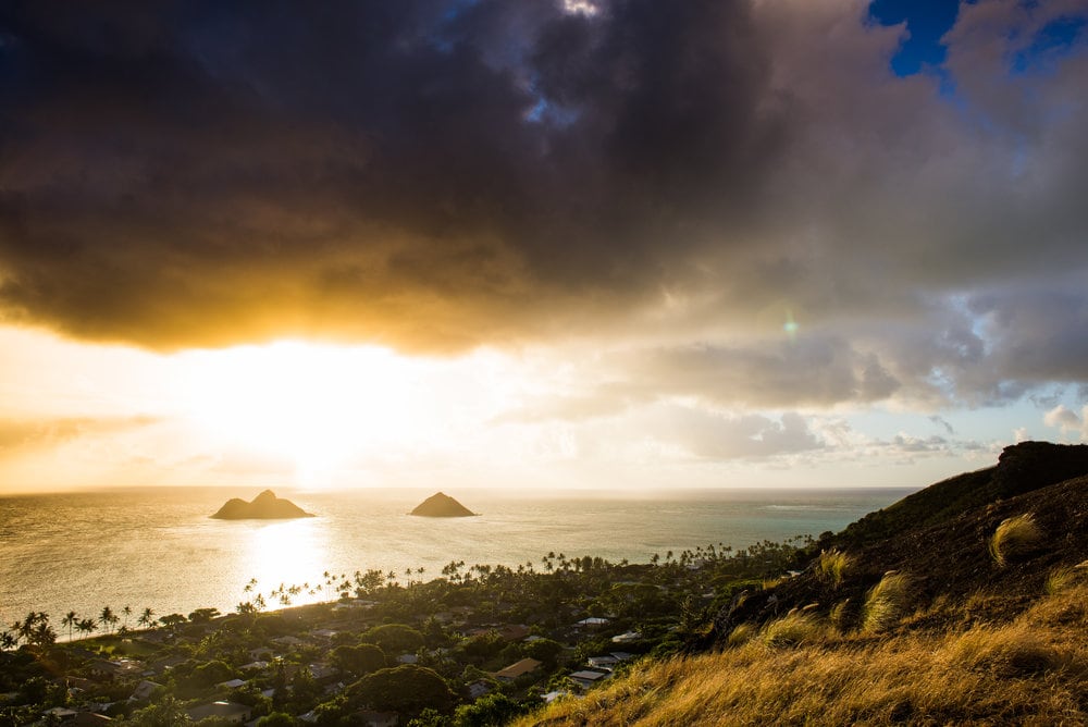  Oahu Hawaii sunrise hike adventure elopement Mokulua islands 